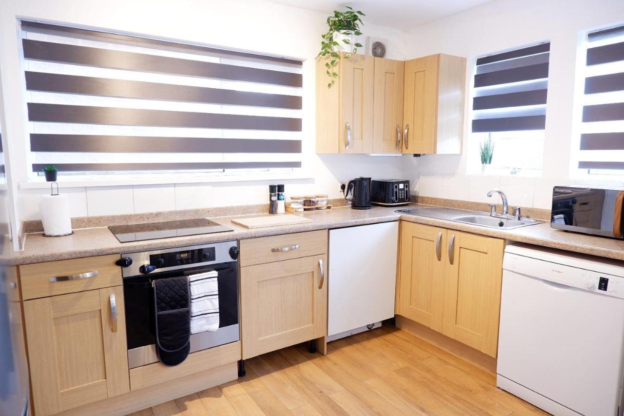 Comfortable And Cozy 4-Bedroom House Near The Hospital Cambridge Exterior foto