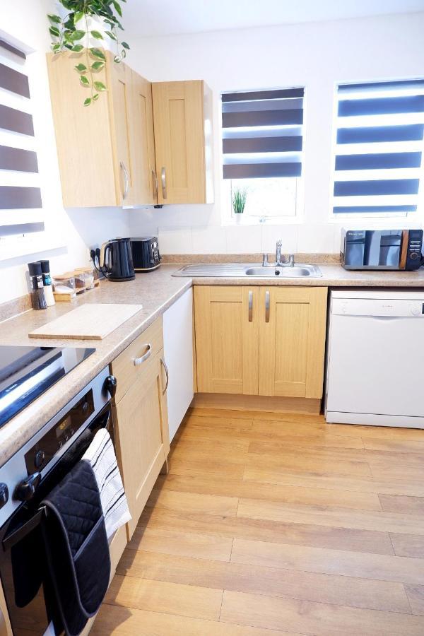 Comfortable And Cozy 4-Bedroom House Near The Hospital Cambridge Exterior foto